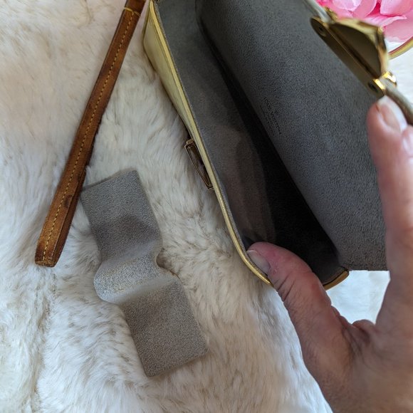 RARE LOUIS VUITTON Vernis Pochette Lagoon Glasses Case in Perle/Yellow - Picture 9 of 14